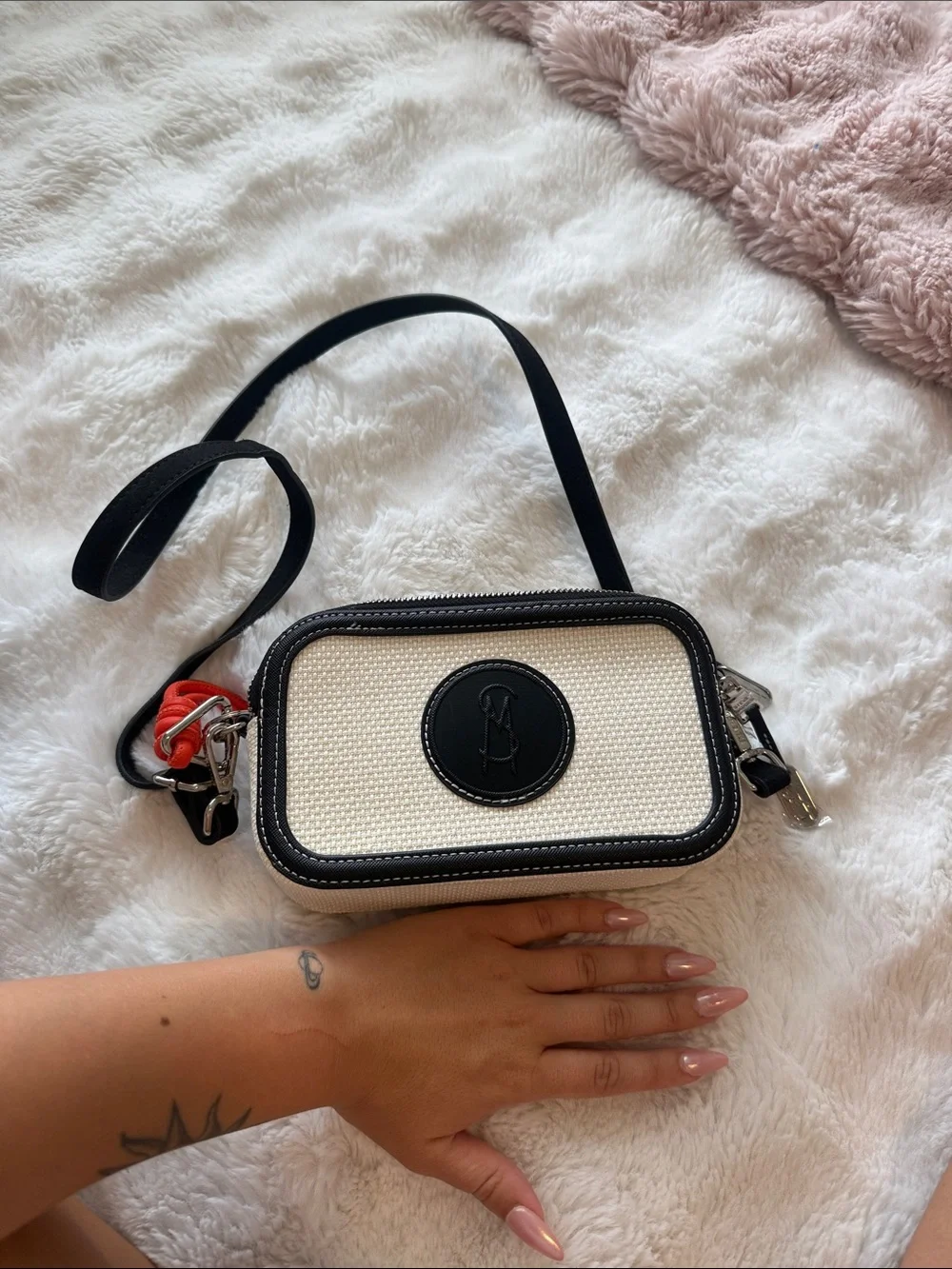 Steve Madden White and Black Crossbody Bag - Picture 4 of 6